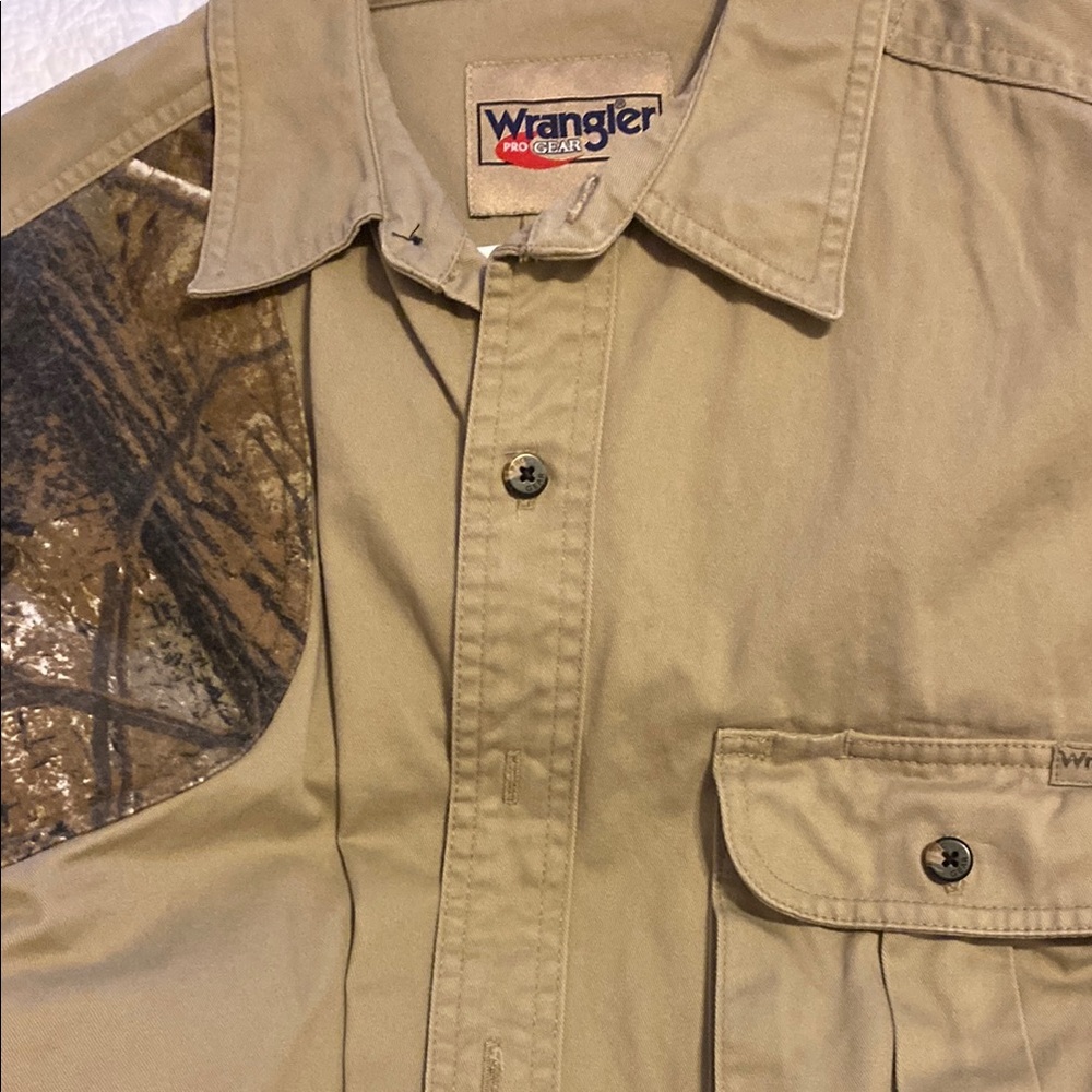 Wrangler Men's Tan Shirt with Camouflage Detail